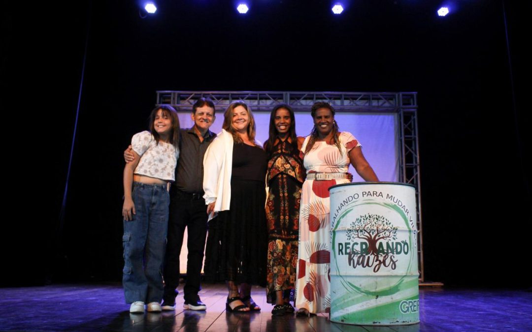 Recriando Raizes : entrega dos certificados de participação nos cursos